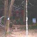 新樂園休息區內的木屋,私人架設供山友砌茶、擋風遮雨、聊天休息用,由登山口至此約四十分鐘。